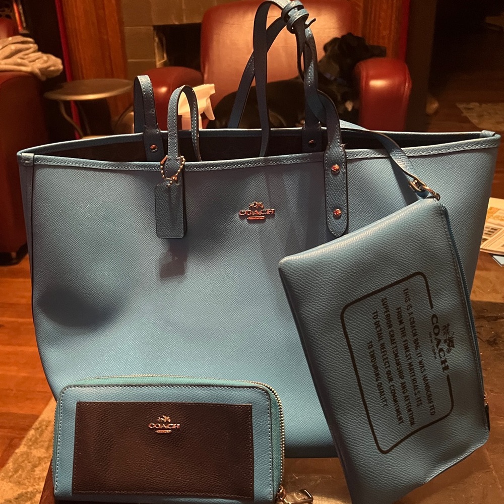 Brand new coach tote never used